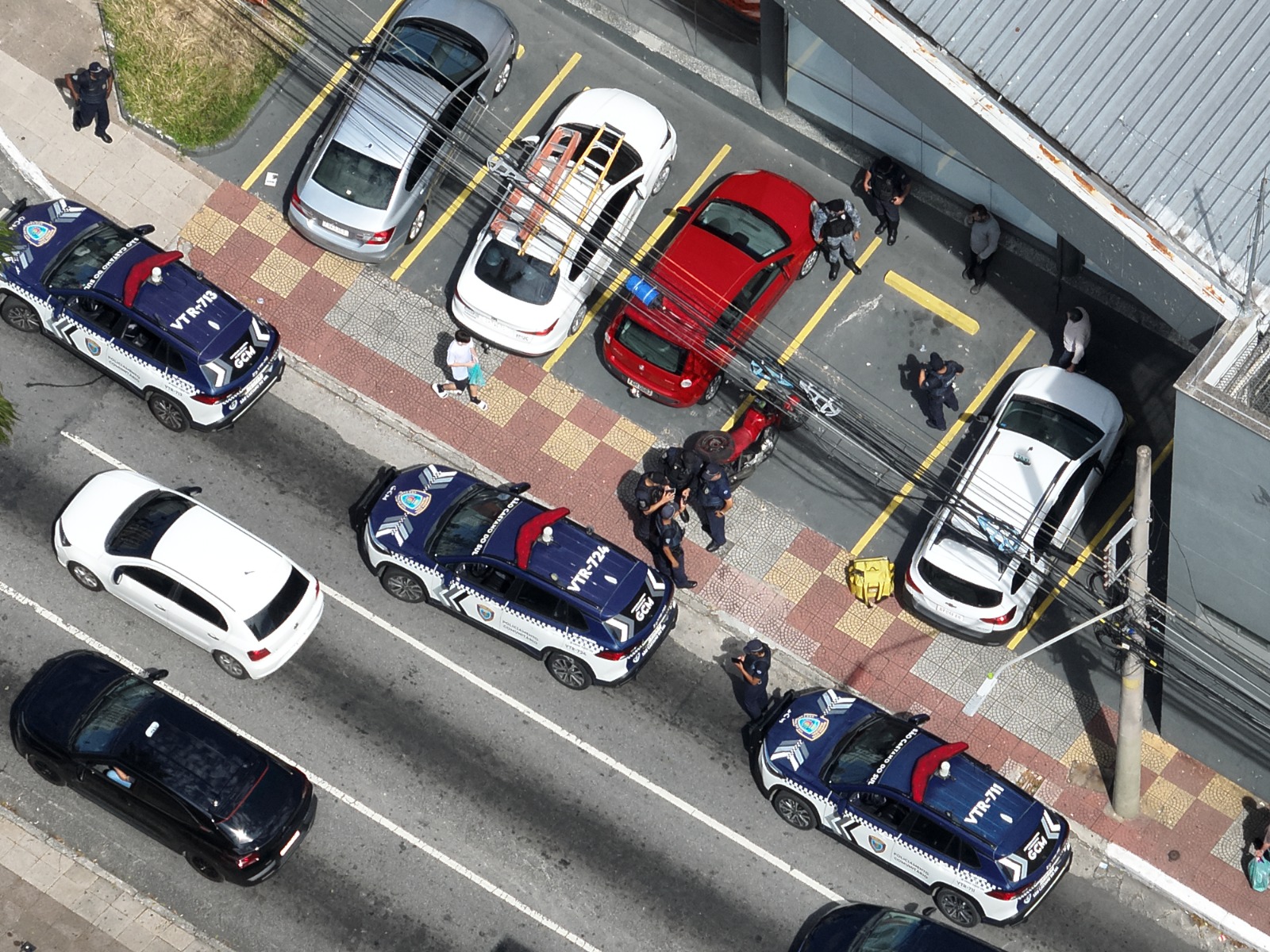 SMART SANCA AUXILIA GCM NA IDENTIFICAÇÃO DE VEÍCULO LIGADO A ROUBO EM FARMÁCIA EM SÃO CAETANO