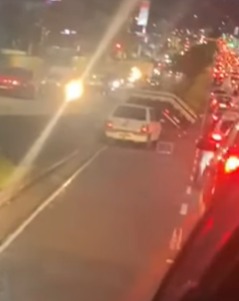 ACIDENTE NA AVENIDA LUIZ PEQUINI DEIXA TRÂNSITO LENTO NO SENTIDO BAIRRO