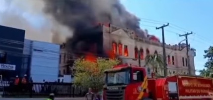 INCÊNDIO CONSOME PRÉDIO HISTÓRICO DO INSTITUTO DE EDUCAÇÃO EM PARANAGUÁ; GOVERNO ANUNCIA FORÇA-TAREFA PARA RESTAURO