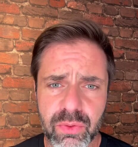 HUMORISTA FÁBIO RABIN INTERROMPE SHOW EM SÃO BERNARDO E EXPLICA MOTIVO AO PÚBLICO