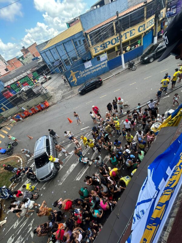 QUANDO A TORCIDA VAI ALÉM DAS QUATRO LINHAS