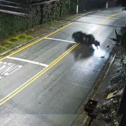 PERIGO NA CURVA: VÍDEOS MOSTRAM CARROS DESLIZANDO NA ESTRADA RIO ACIMA, NO RIACHO GRANDE