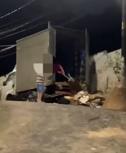“SUJÕES” EM AÇÃO: DENÚNCIA MOSTRA DESCARTE DE ENTULHO EM RUA DA VILA ESPERANÇA