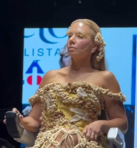 MODELO PCD DE SÃO BERNARDO LEVA INCLUSÃO À PASSARELA EM SP