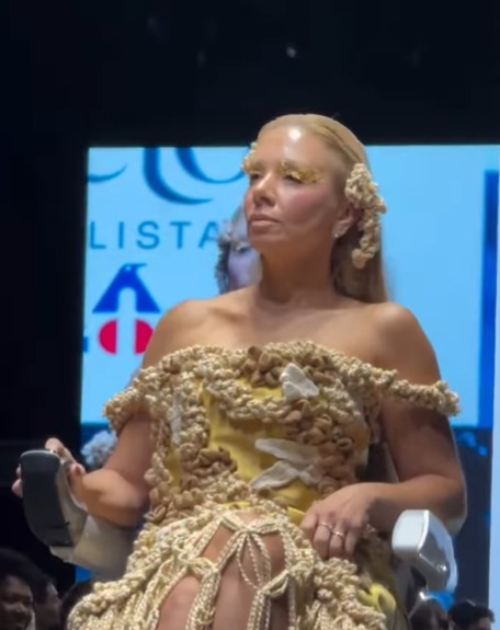 MODELO PCD DE SÃO BERNARDO LEVA INCLUSÃO À PASSARELA EM SP