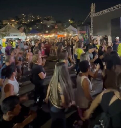 FLASHBACK E PASSINHOS AGITAM O FINAL DE SÁBADO NO SÃO BERNARDO PLAZA