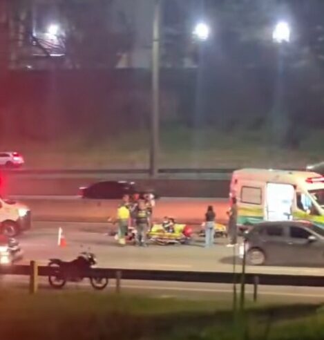 COLISÃO ENTRE CARRO E MOTO INTERDITA FAIXAS NA ANCHIETA