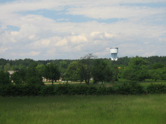 MENINO DE 9 ANOS É ENCONTRADO NU E DESNUTRIDO APÓS PASSAR ATÉ 2 ANOS PRESO EM VAN NA FRANÇA