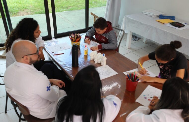 NO ABRIL AZUL, SAÚDE DE DIADEMA ORGANIZA ATIVIDADES DE CONSCIENTIZAÇÃO SOBRE AUTISMO