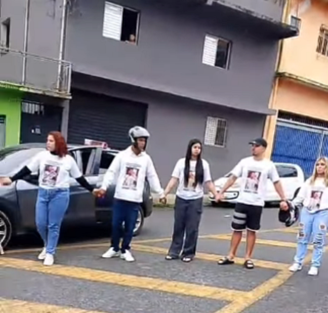 PASSEATA EM MEMÓRIA DE JOVEM MORTO NA IMIGRANTES REÚNE AMIGOS E FAMILIARES