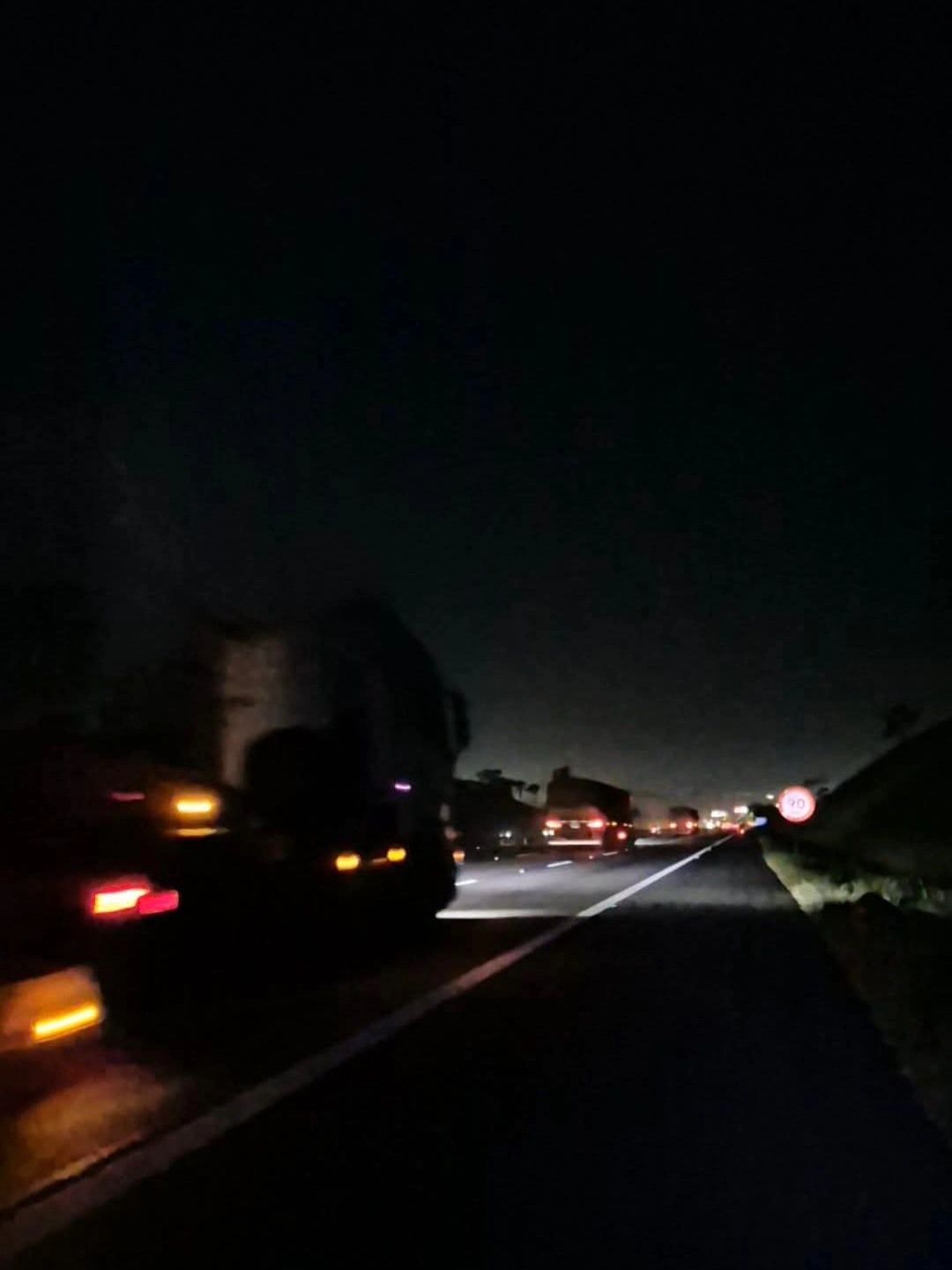 HOMEM MORRE ATROPELADO NA NOITE DE DOMINGO NA IMIGRANTES, EM DIADEMA