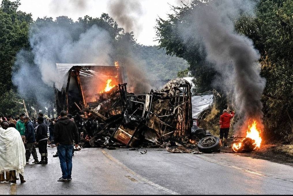 TRAGÉDIA NA BR-251: TRÊS CRIANÇAS ESTÃO ENTRE OS OITO M0RT0S EM ACIDENTE COM ÔNIBUS QUE SAIU DE SÃO BERNARDO