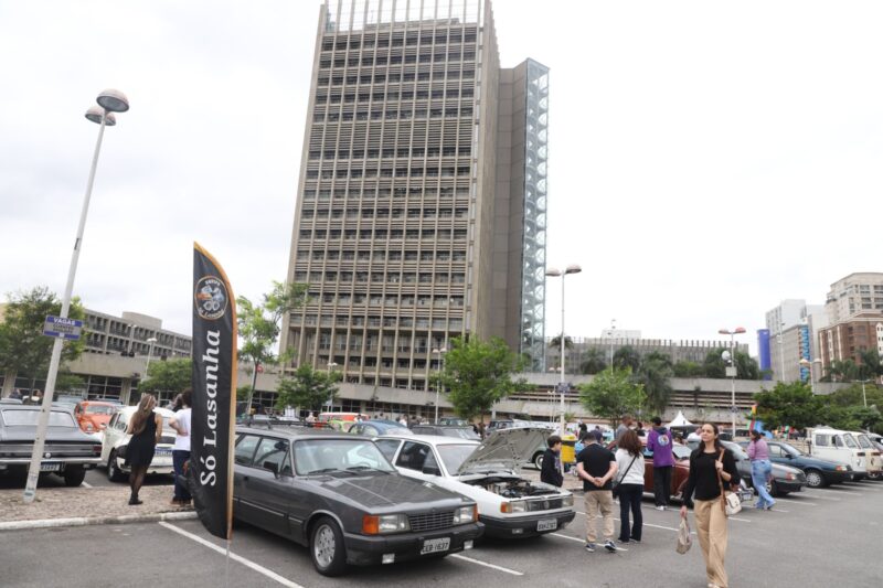 2&ordm; ENCONTRO DE CARROS ANTIGOS AGITA ESTACIONAMENTO DO PA&Ccedil;O DE SANTO ANDR&Eacute; NESTE DOMINGO