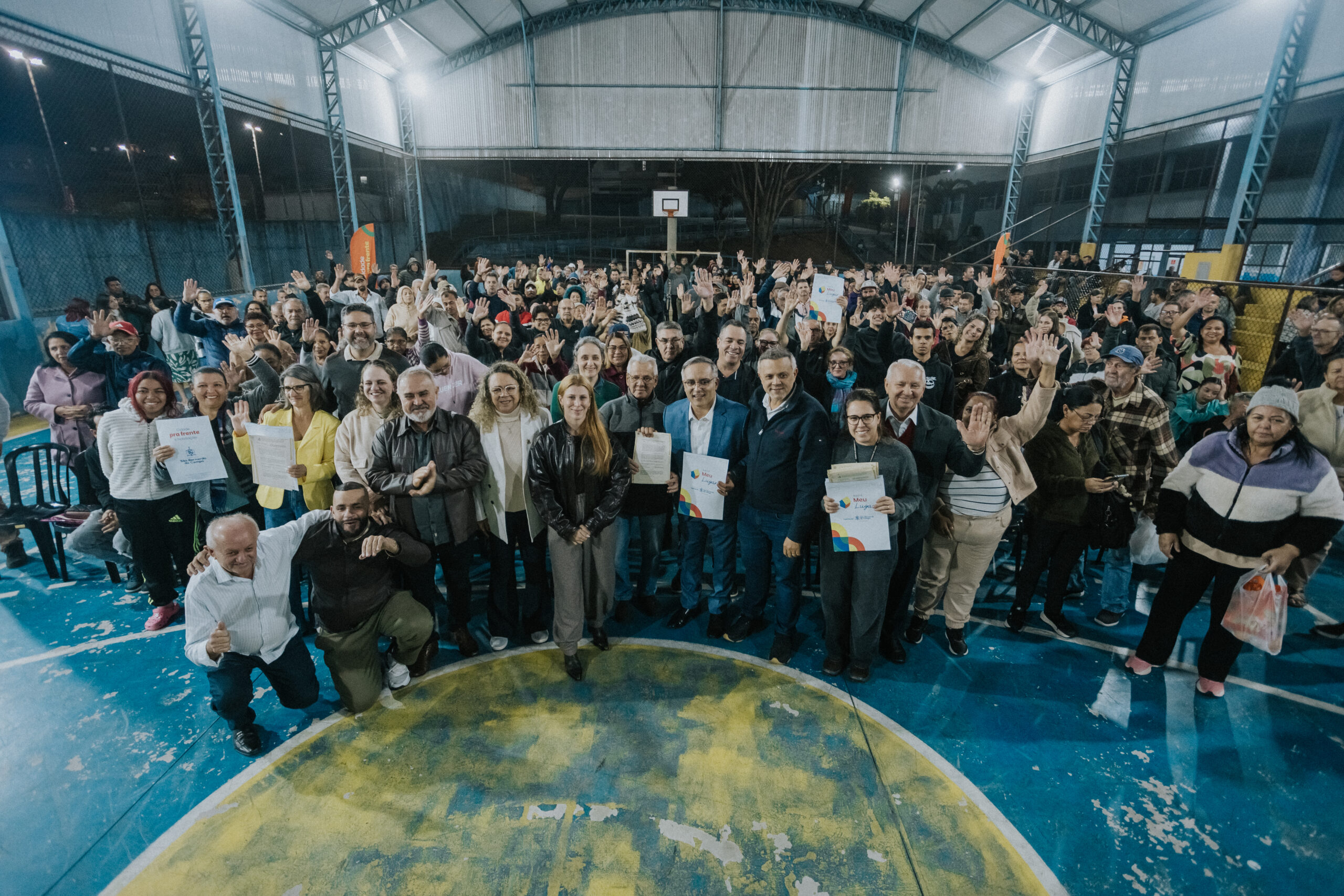 ENTREGA DE ESCRITURAS CONTEMPLA 447 FAMÍLIAS NA VILA SÃO PEDRO E NOVA BAETA