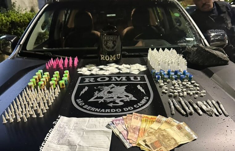 ROMU PRENDE HOMEM COM DROGAS, DINHEIRO E ANOTAÇÕES DO TRÁFICO NA VILA SÃO PEDRO