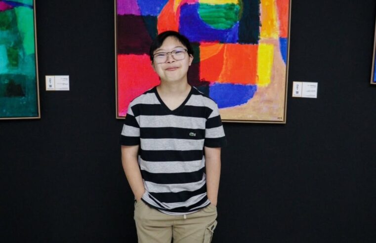 AOS 14 ANOS, JOVEM ARTISTA DO JARDIM CALUX EXPÕE OBRAS EM MUSEU DE SP