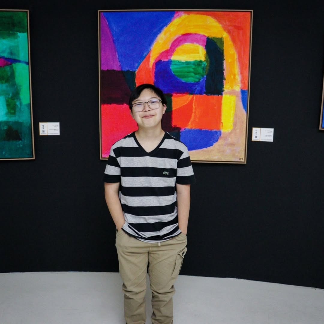 AOS 14 ANOS, JOVEM ARTISTA DO JARDIM CALUX EXPÕE OBRAS EM MUSEU DE SP