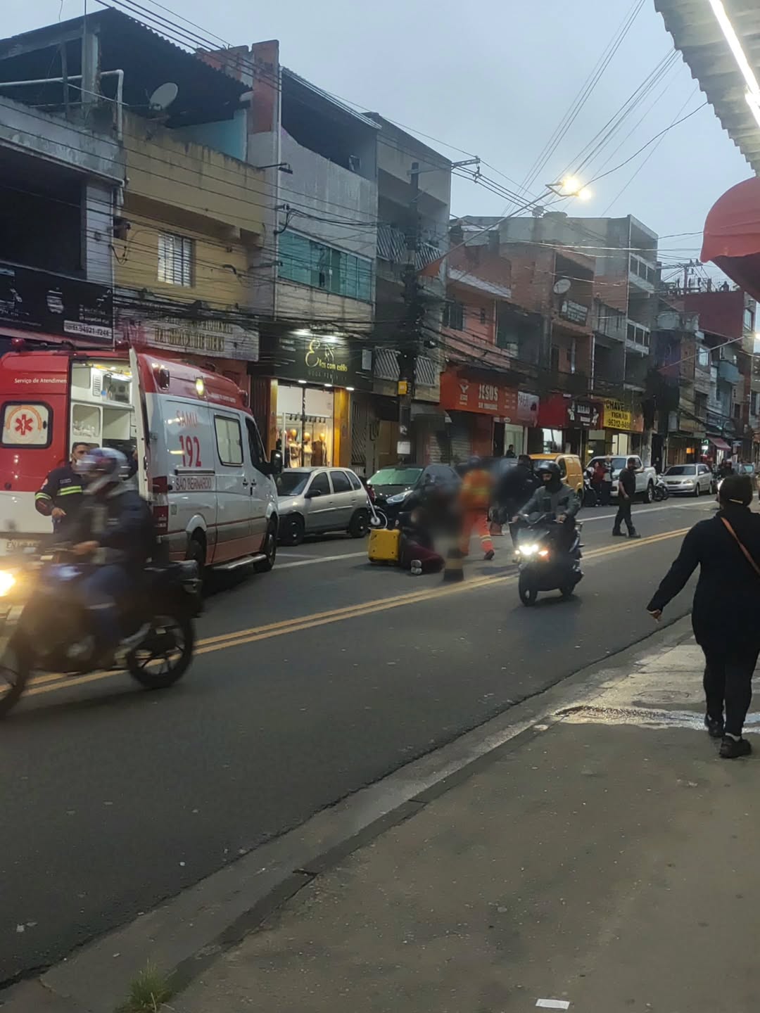 SAMU É ACIONADO APÓS QUEDA DE MOTOCICLISTA NA VILA SÃO PEDRO