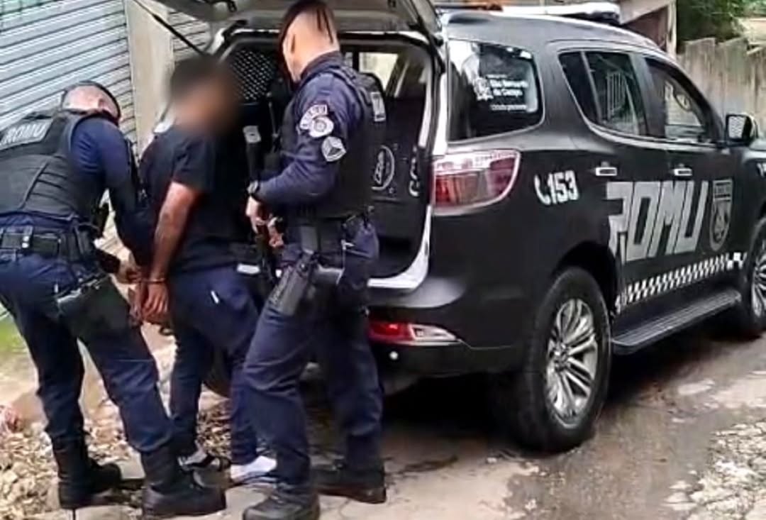 ROMU PRENDE HOMEM PROCURADO POR VIOLÊNCIA DOMÉSTICA NO FERRAZÓPOLIS EM SÃO BERNARDO