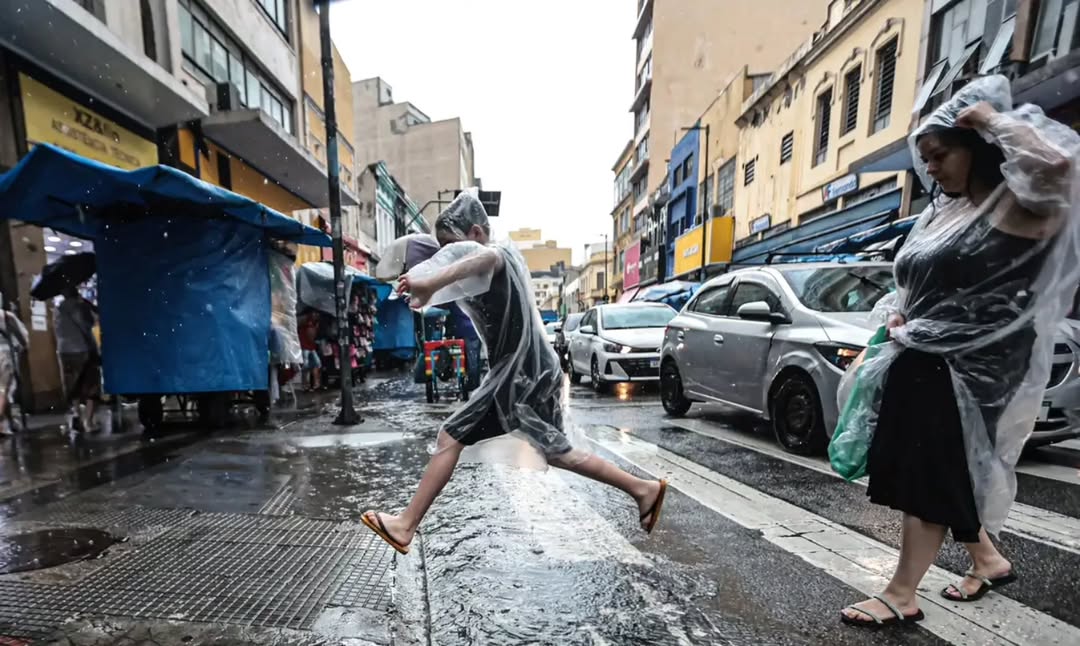DOMINGO DEVE SEGUIR COM CHUVA EM SÃO BERNARDO
