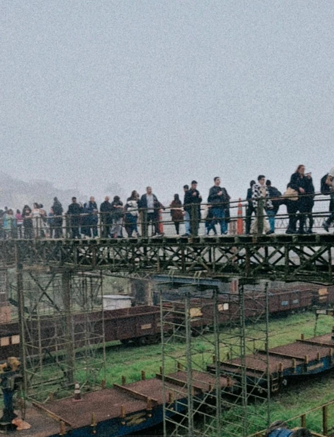 MESMO APÓS PREFEITURA NEGAR RISCOS NA PONTE, PERFIL OFICIAL PEDE QUE TURISTAS EVITEM PARANAPIACABA NESTE DOMINGO