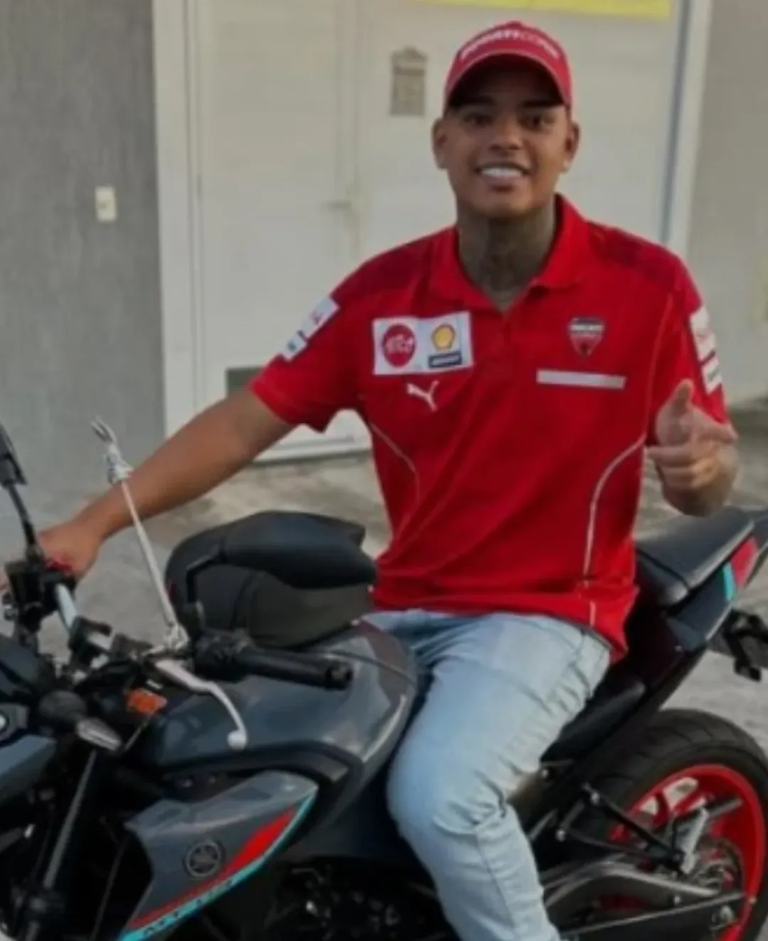 INFLUENCIADOR DE 24 ANOS M0RRE APÓS COLIDIR MOTO CONTRA POSTO EM SANTO ANDRÉ