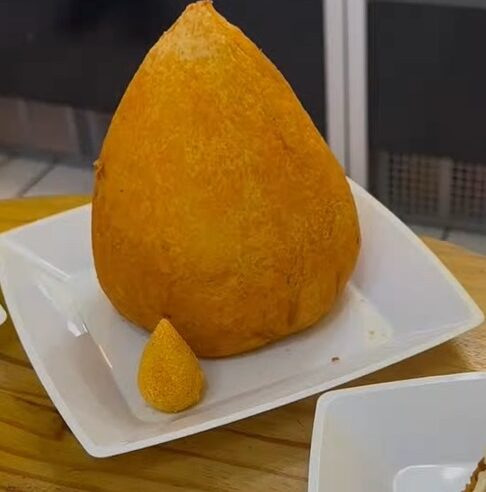 COMIDAS DE SÃO BERNARDO: COXINHA DE 1 KG CHAMA ATENÇÃO NO BAETA NEVES