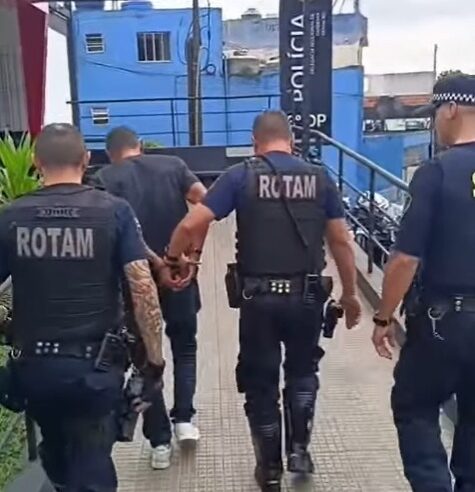 MOTORISTA EMBRIAGADO E SEM CNH BATE CARRO EM ÁRVORE E É PRESO PELA GCM EM DIADEMA