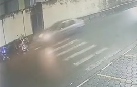 VÍDEO MOSTRA CARRO BATENDO EM MOTOS ESTACIONADAS EM DIADEMA; VÍTIMA PEDE AJUDA