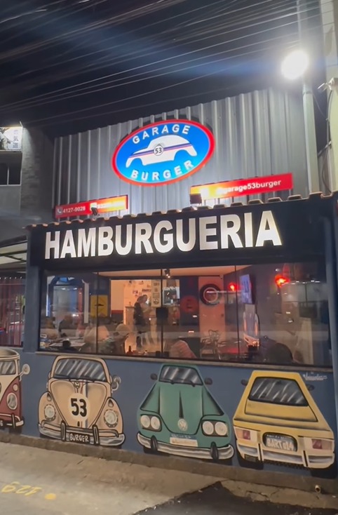 HAMBURGUERIA TEMÁTICA NA PRESTES MAIA TRAZ VARIEDADES DE LANCHES COM NOMES INSPIRADOS EM CARROS CLÁSSICOS