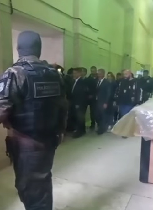 BILHETES DO PCC APREENDIDOS EM PRESÍDIO LEVARAM INVESTIGAÇÃO ATÉ DEOLANE BEZERRA, DIZ MP
