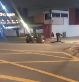 MOTOCICLISTA FICA FERIDO EM ACIDENTE COM CARRETA NA AVENIDA SENADOR VERGUEIRO