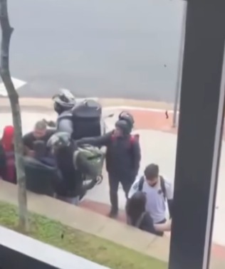 ENTREGADOR DE BICICLETA IMPEDE ROUBO E RECUPERA CELULAR DE ADOLESCENTE EM SANTO ANDRÉ