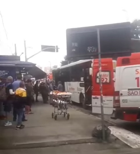 ACIDENTE ENTRE DOIS ÔNIBUS DEIXA FERIDOS NA FARIA LIMA, EM SÃO BERNARDO