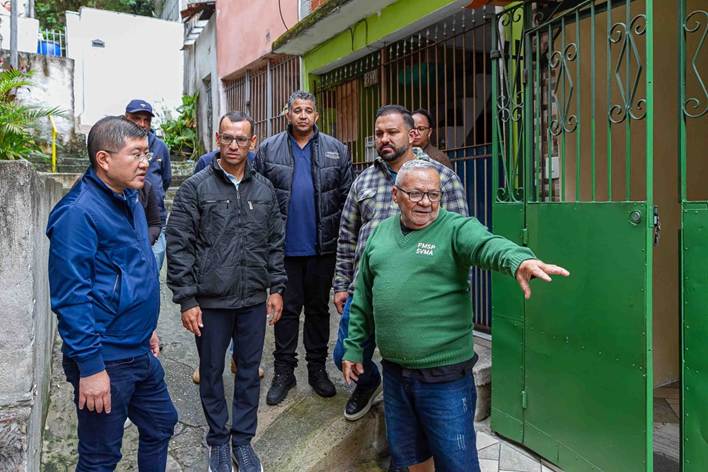 PREFEITURA DE DIADEMA FAZ MANUTENÇÃO EM TRAVESSAS DO NÚCLEO HABITACIONAL VILA NOGUEIRA
