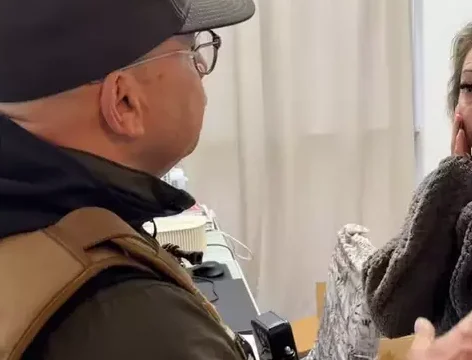 MULHER SUSPEITA DE ESMAGAR E MATAR ANIMAIS VENDIA VÍDEOS NA INTERNET