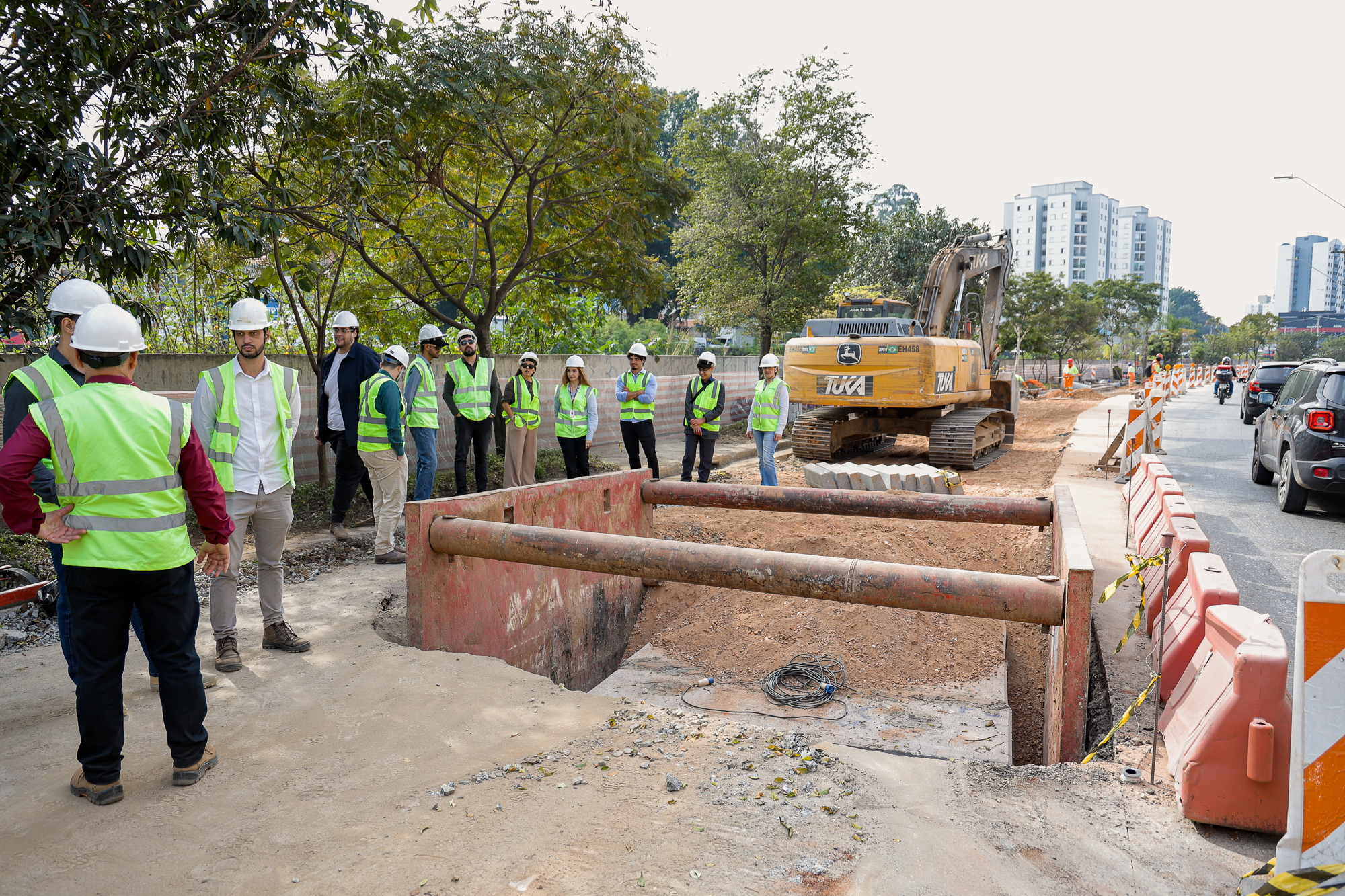 SÃO CAETANO RECEBE COMISSÃO DO BANCO FINANCIADOR DAS OBRAS DO DRENAR QUE VÃO COMBATER AS ENCHENTES NA CIDADE