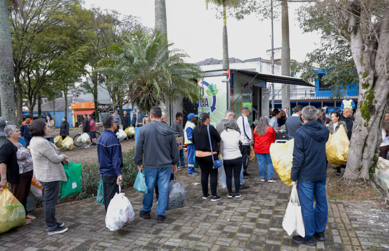 ECOSANCA PROMOVE TROCA DE RECICLÁVEIS POR ALIMENTOS E PRODUTOS DE LIMPEZA EM SÃO CAETANO