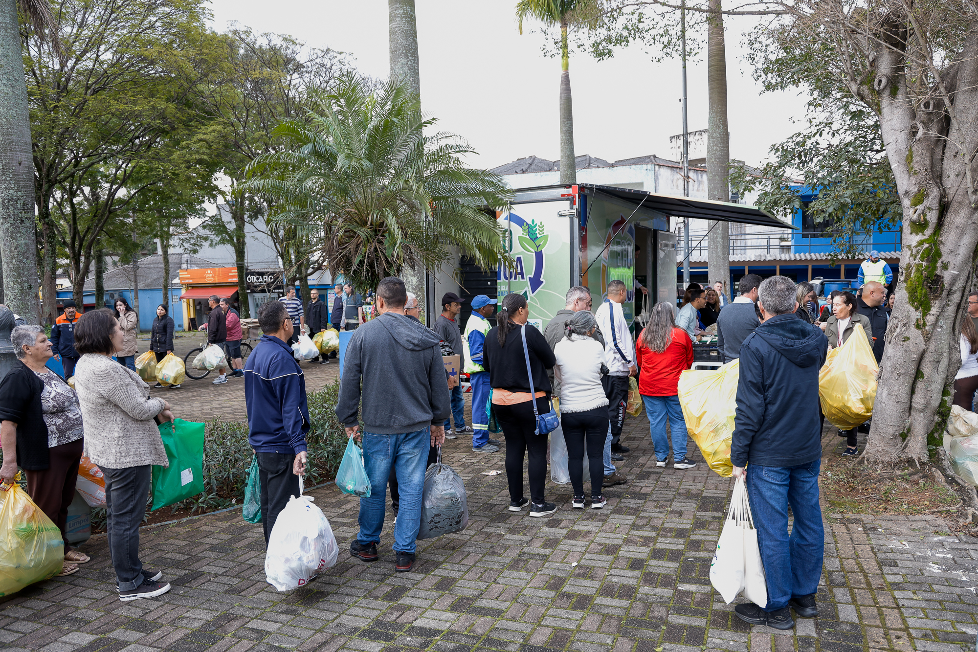 ECOSANCA PROMOVE TROCA DE RECICLÁVEIS POR ALIMENTOS E PRODUTOS DE LIMPEZA EM SÃO CAETANO