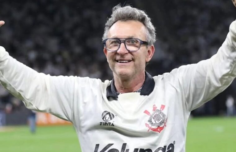 FÃS LOTAM EVENTO COM NETO NO KFC DA FARIA LIMA