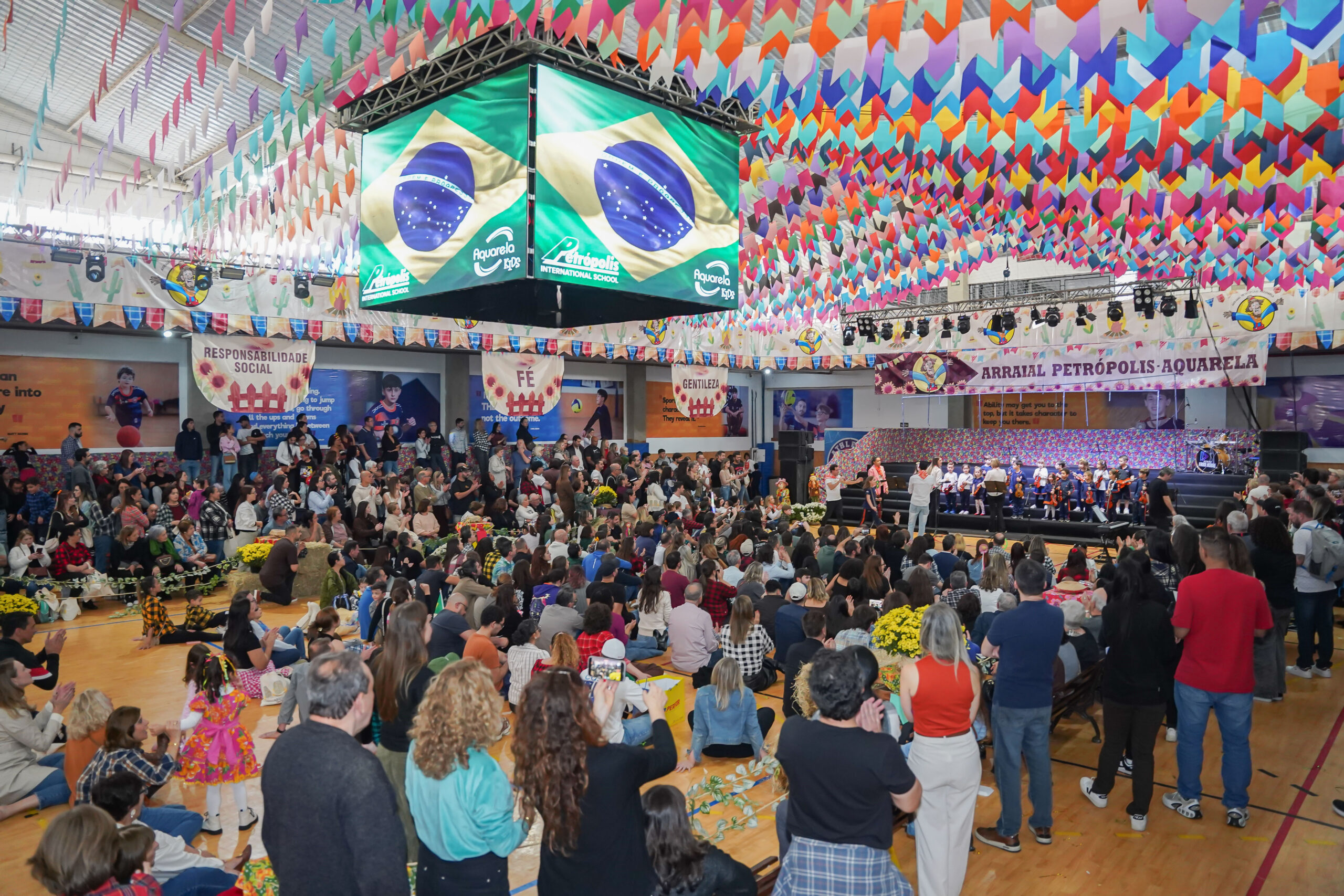 41ª FESTA JUNINA DO COLÉGIO PETRÓPOLIS-AQUARELA CELEBRA CULTURA E SOLIDARIEDADE
