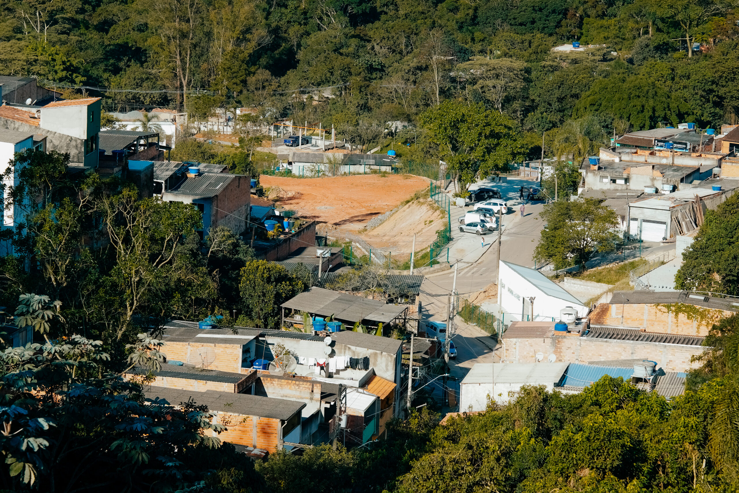 URBANIZAÇÃO DO ALVARENGUINHA, EM SÃO BERNARDO, AVANÇA COM NOVO ASFALTO, CANALIZAÇÃO DE CÓRREGOS E ESPAÇOS ESPORTIVOS