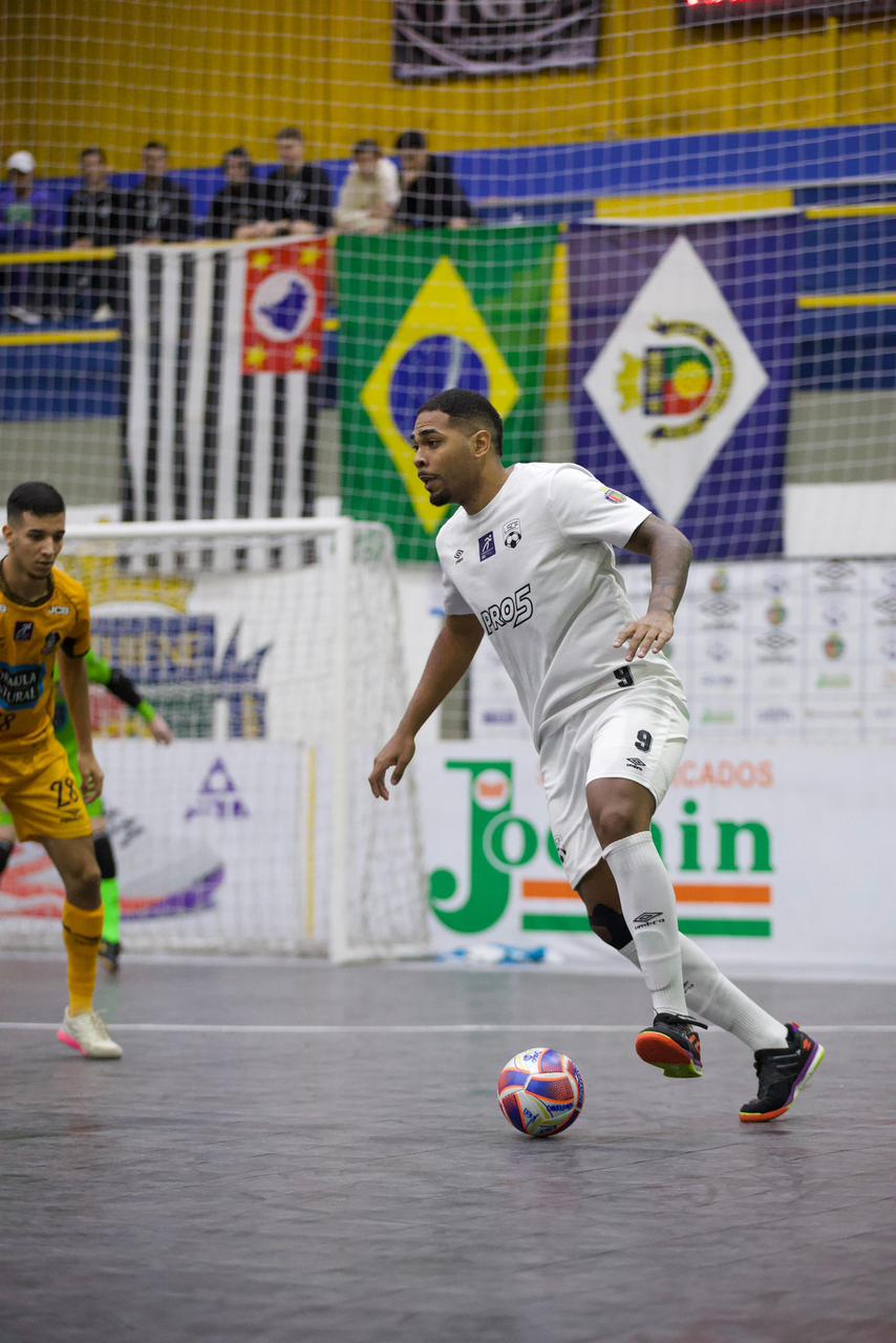 LIGA SÃO CAETANO GOLEIA MAGNUS FUTSAL POR 4 A 0 EM NOITE DO GOLEIRO MURILO