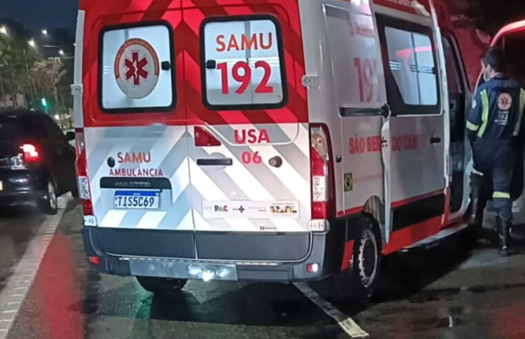 MOTOCICLISTA FICA FERIDO APÓS COLISÃO COM CAMINHÃO NA AVENIDA JOÃO FIRMINO