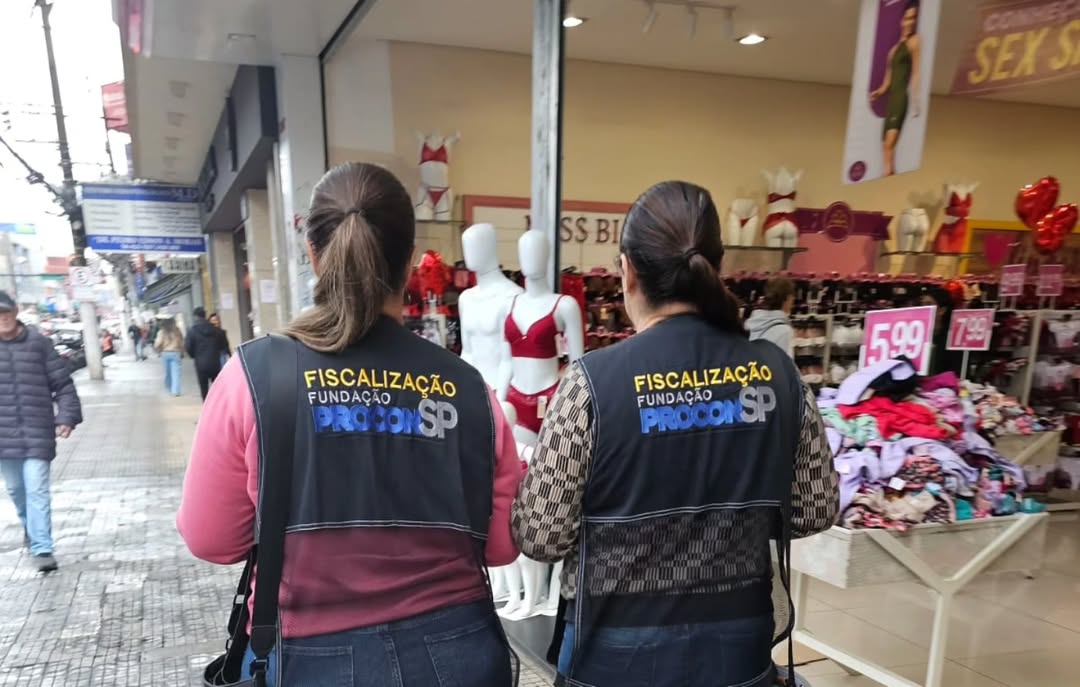 PROCON DE SÃO BERNARDO AUTUA LOJAS NA RUA MARECHAL ANTES DO DIA DOS NAMORADOS