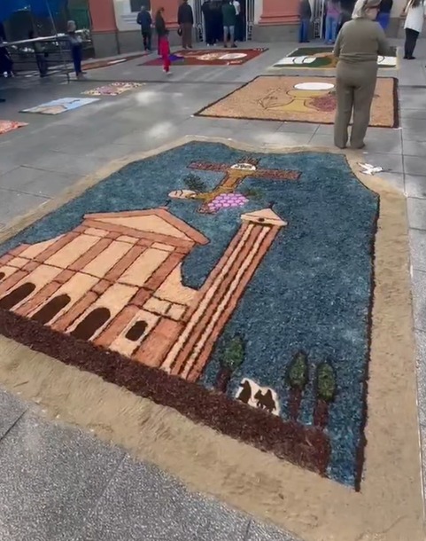 FÉ E TRADIÇÃO: SÃO BERNARDO DO CAMPO CELEBRA CORPUS CHRISTI COM TAPETES TRADICIONAIS EM FRENTE À MATRIZ E SANTA FILOMENA