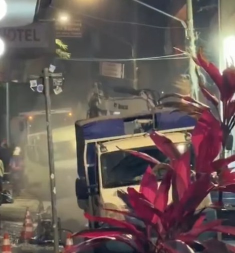 OBRA DA SABESP ATINGE REDE DE GÁS, MOBILIZA BOMBEIROS E OBRIGA MORADORES A DEIXAREM PRÉDIOS NO CENTRO DE SP