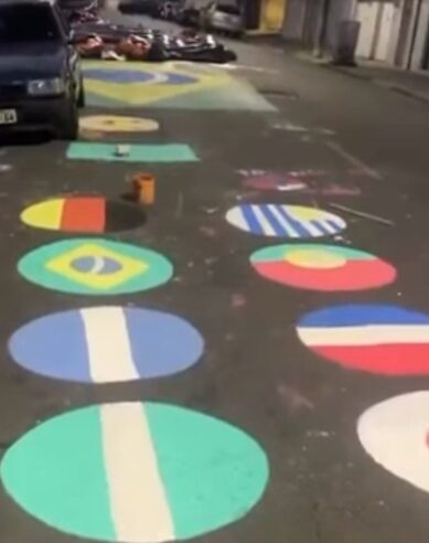 FRIO NÃO ESPANTA MORADORES, E RUA ITATIBA JÁ GANHA AS CORES DA COPA DO MUNDO