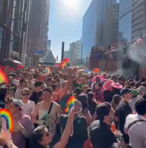 PARADA DO ORGULHO LGBT+ REÚNE MULTIDÃO NA AVENIDA PAULISTA NESTE DOMINGO