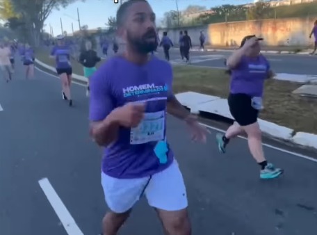 INFLUENCIADOR COM PARALISIA CEREBRAL COMPLETA PROVA DE 10 KM NA PONTE ESTAIADA E EMOCIONA A INTERNET